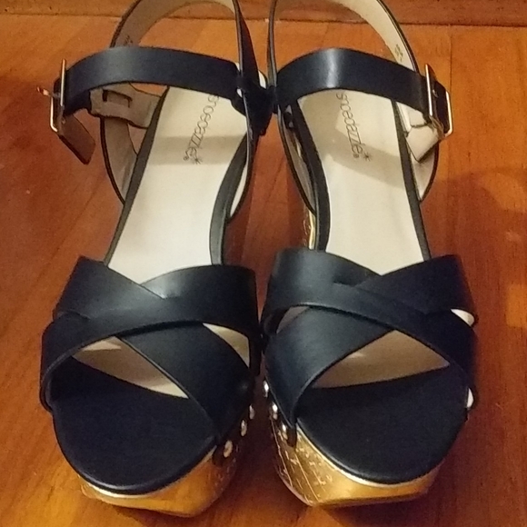 Gold wedge Heels - Picture 3 of 6